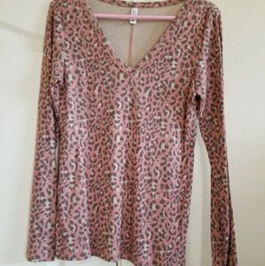 Leapord v neck long sleeve shirt